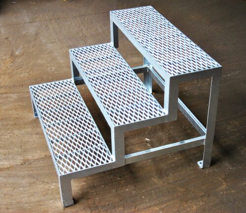 0063 Stahltreppe 3 Stufen Freistehend