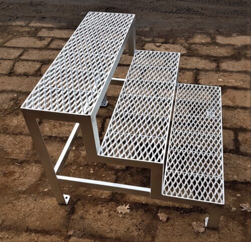 11032022_07 Stahltreppe 3 Stufen Freistehend