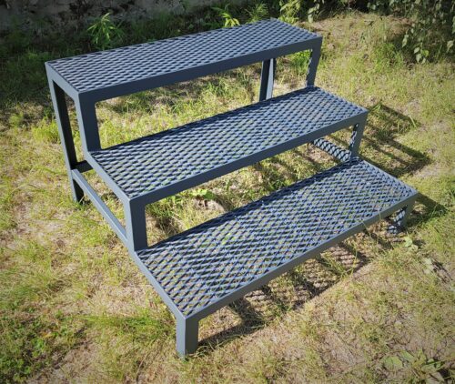 Stahltreppe 3 Stufen pulverbeschichtet