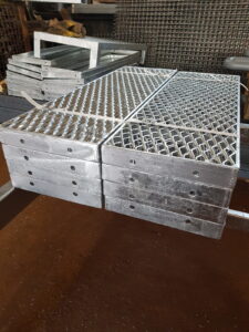 Treppenstufen Stahl Rutschfest Streckmetall verzinkt