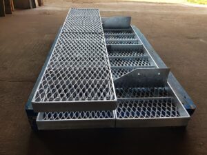 Treppenstufen Stahl Rutschfest feuerverzinkt