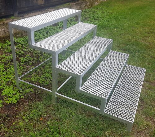 Stahltreppe 5 Stufen verzinkt Stahltreppe 5 Stufen verzinkt Metalltreppe Außenbereich