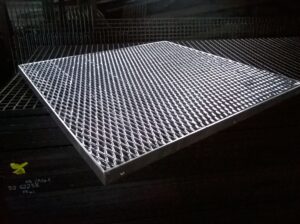 Podest Stahl Rutschfest verzinkt Streckmetall