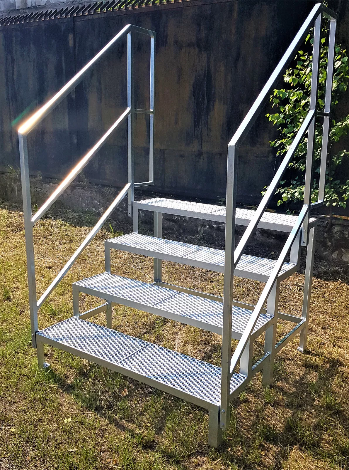 1 Stufen mit Podest Stahltreppe mit beidseitigem Geländer