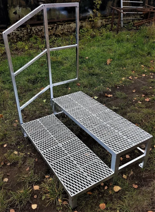 Stahltreppe 2 Stufen mit Geländer, Freistehend verzinkt