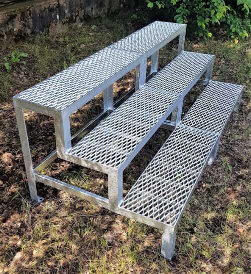 001 Stahltreppe 3 Stufen Freistehend