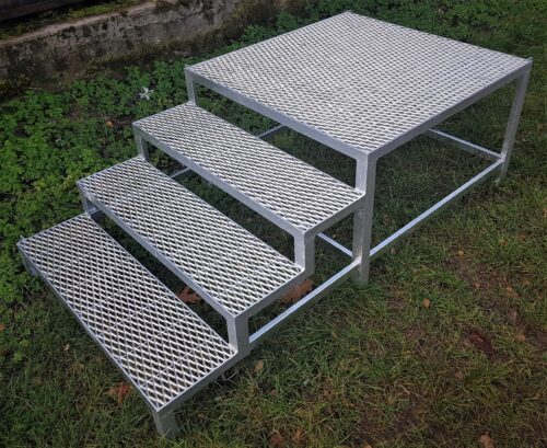 Stahltreppe 3 Stufen mit Podest