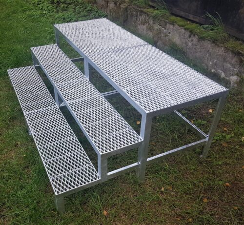 Stahltreppe 2 Stufen mit Podest