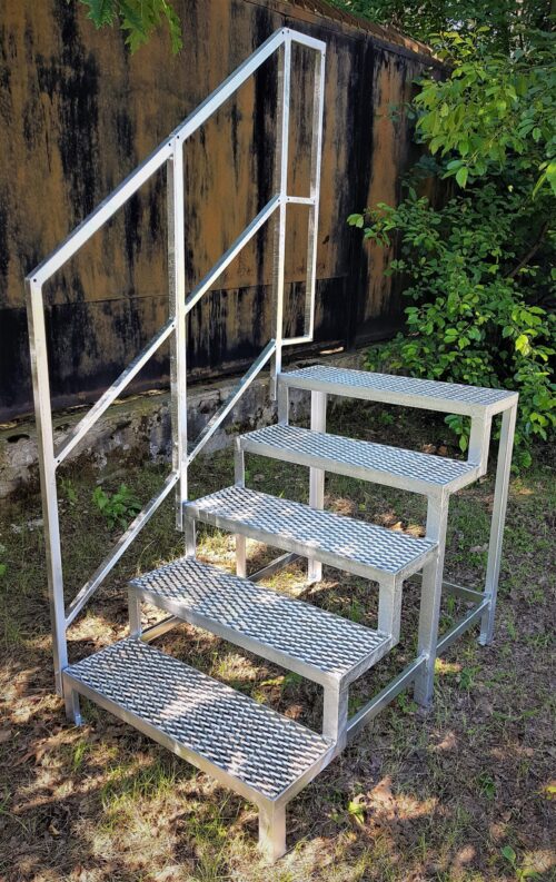 Stahltreppe 5 Stufen mit Geländer