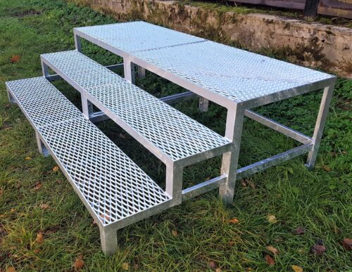 Stahltreppe 2 Stufen mit Podest