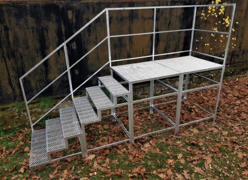 6 Stufen mit Podest Stahltreppe mit Geländer