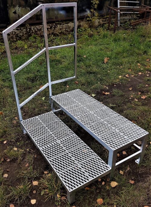 Stahltreppen mit einseitigem Geländer, 1 Stufe