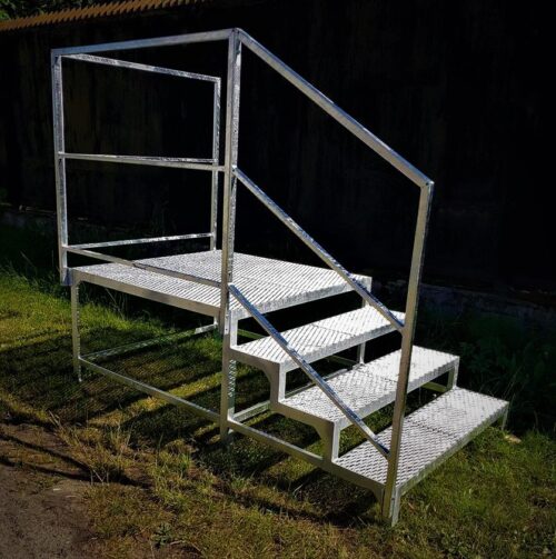 Stahltreppe Außen Stahltreppe Podesttreppe 3 Stufen verzinkt