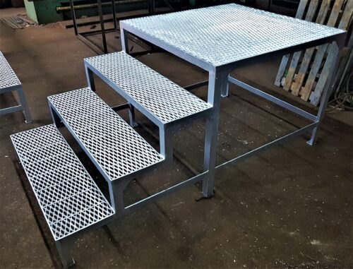 Stahltreppe 3 Stufen mit Podest