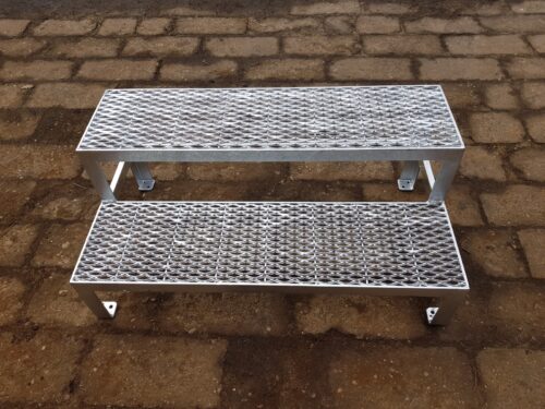 Stahltreppe 2 Stufen Freistehend