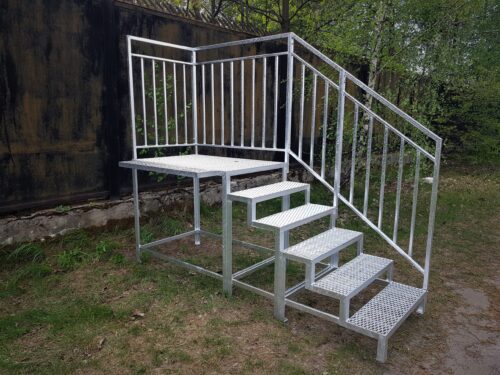 20220512_125249 5 Stufen mit Podest Stahltreppe mit Geländer