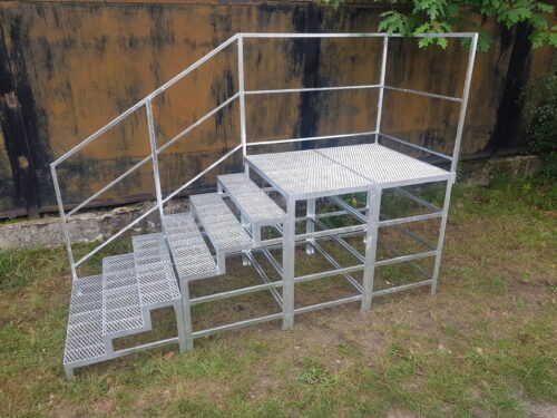 Podesttreppe_6_Stufen_mit_Geländer 6 Stufen mit Geländer, Podesttreppe Freistehend verzinkt