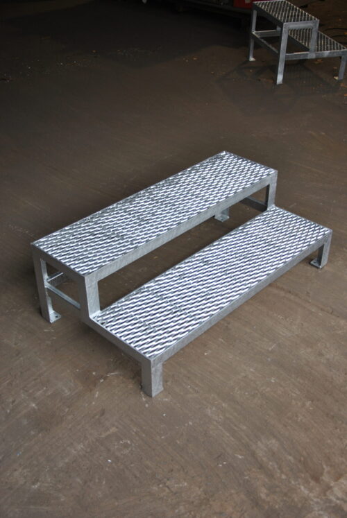 Stahltreppe 2 Stufen Freistehend