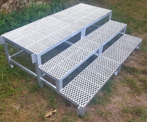 Metalltreppe 2 Stufen mit Podest verzinkt